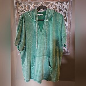 Jane + Delancey Green Hooded Short Sleeve Pullover with Front Pocket